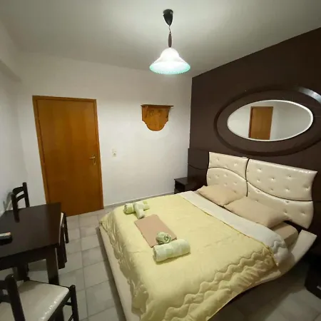 לינה וארוחת בוקר Parku I Palmave Gjirokastër