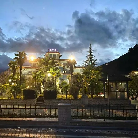 Parku I Palmave فندق مبيت وإفطار *